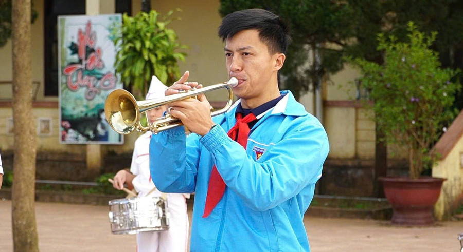 Thầy Nguyễn Đắc Nhật Tân (giáo viên tổng phụ trách đội Trường TH&THCS Tân Hợp, huyện Hướng Hóa, Quảng Trị). Ảnh NVCC.