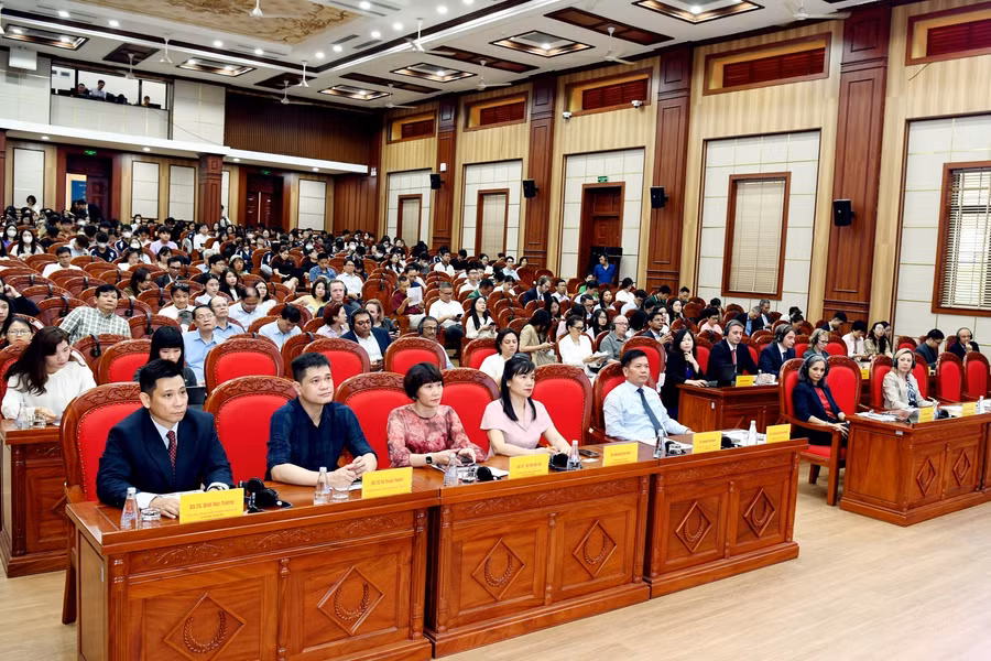 Quang cảnh buổi toạ đàm.