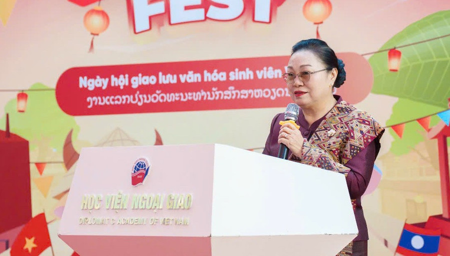 Bà Khamphao Ernthavanh - Đại sứ đặc mệnh toàn quyền nước Cộng hòa Dân chủ Nhân dân Lào tại Việt Nam. lao-1.jpg