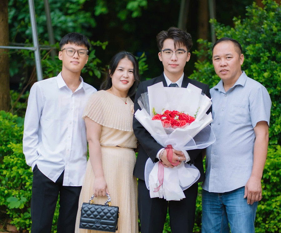 Nhân cùng gia đình. nhan-1.jpg