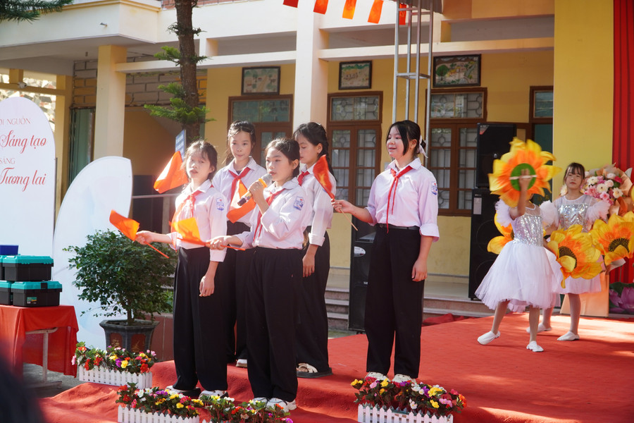 Trường PTDTBT THCS Tri Lễ tổ chức cho học sinh tham gia nhiều hoạt động. Ảnh LA.