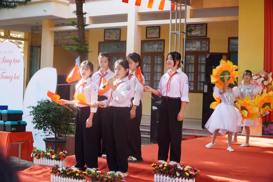 Trường PTDTBT THCS Tri Lễ tổ chức cho học sinh tham gia nhiều hoạt động. Ảnh LA.