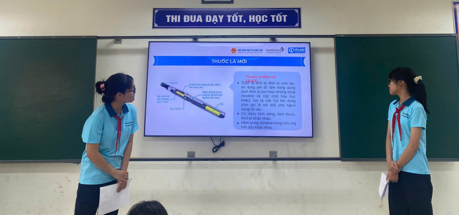 Học sinh Trường THCS Thạch Bàn (phường Long Biên, Hà Nội) chia sẻ kiến thức về tác hại của thuốc lá, thuốc lá điện tử.