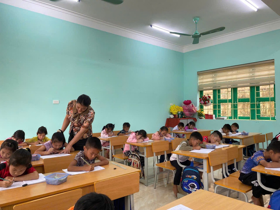 Đối với cô Khuyên, học trò chính là động lực để cô cống hiến. khuyen-2.jpg
