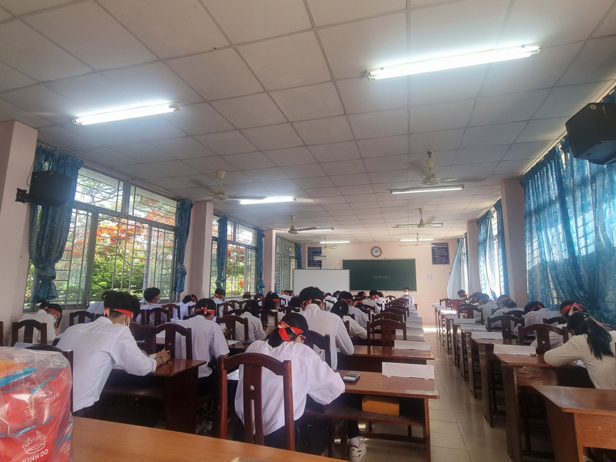 Học sinh tham gia khảo sát.
