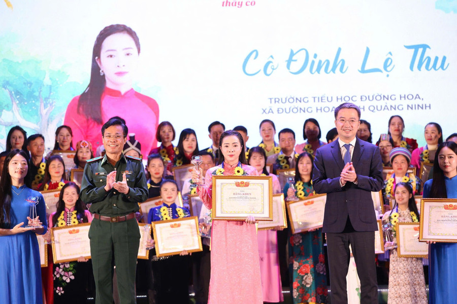 Lễ tuyên dương 80 giáo viên tiêu biểu.