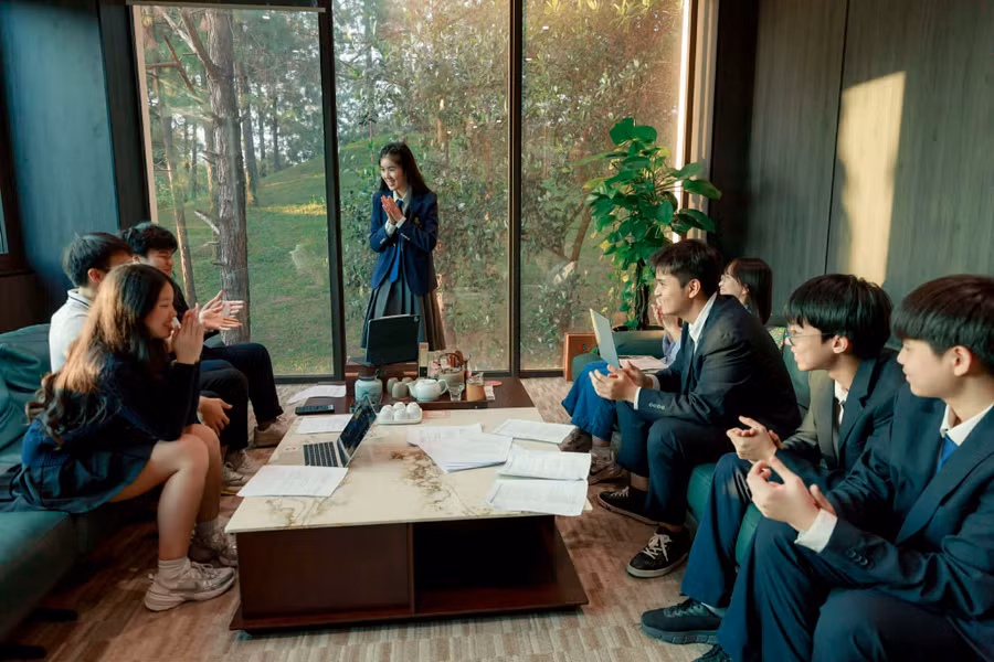 Học sinh tham gia các hoạt động trong Hub Network Highschool.