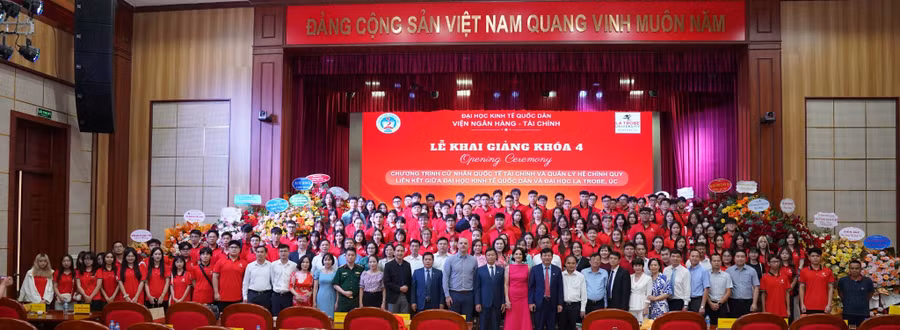 Quang cảnh buổi lễ khai giảng.