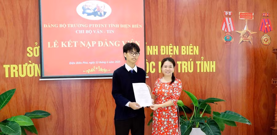 Lò Việt Hùng, học sinh Trường Phổ thông Dân tộc Nội trú tỉnh Điện Biên.