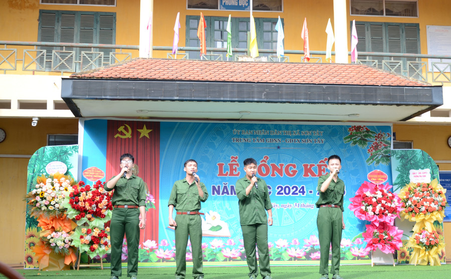 Tiết mục văn nghệ. uy9-1226.jpg