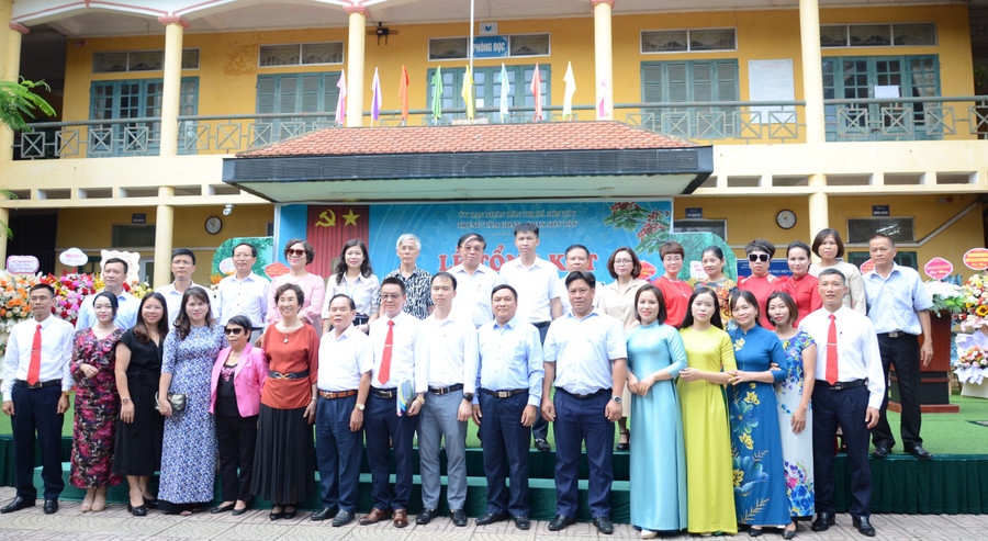 Thầy cô tham dự Lễ tổng kết. uy9-1263.jpg