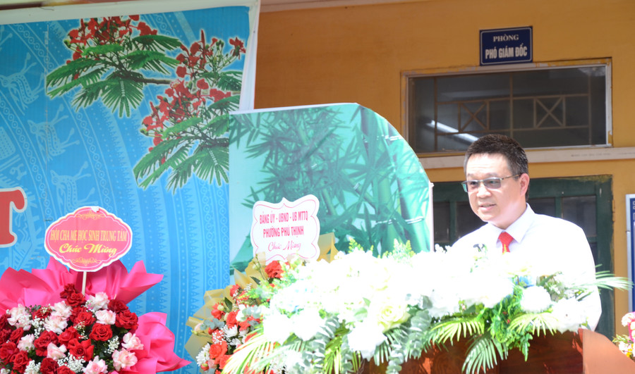 Thầy Nguyễn Văn Toàn – Giám đốc Trung tâm GDNN-GDTX thị xã Sơn Tây. Ảnh NC uy9-1254.jpg