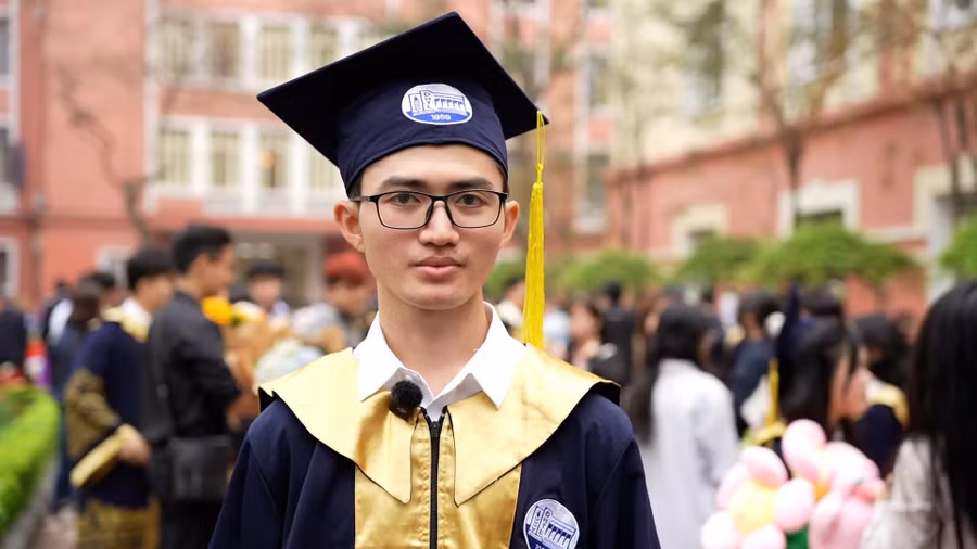 Nguyễn Phi Phong, sinh viên K63 ngành Kỹ thuật Phần mềm - Khoa Công Nghệ Thông Tin đã trở thành thủ khoa đầu ra toàn khóa của Trường Đại học Thủy Lợi.