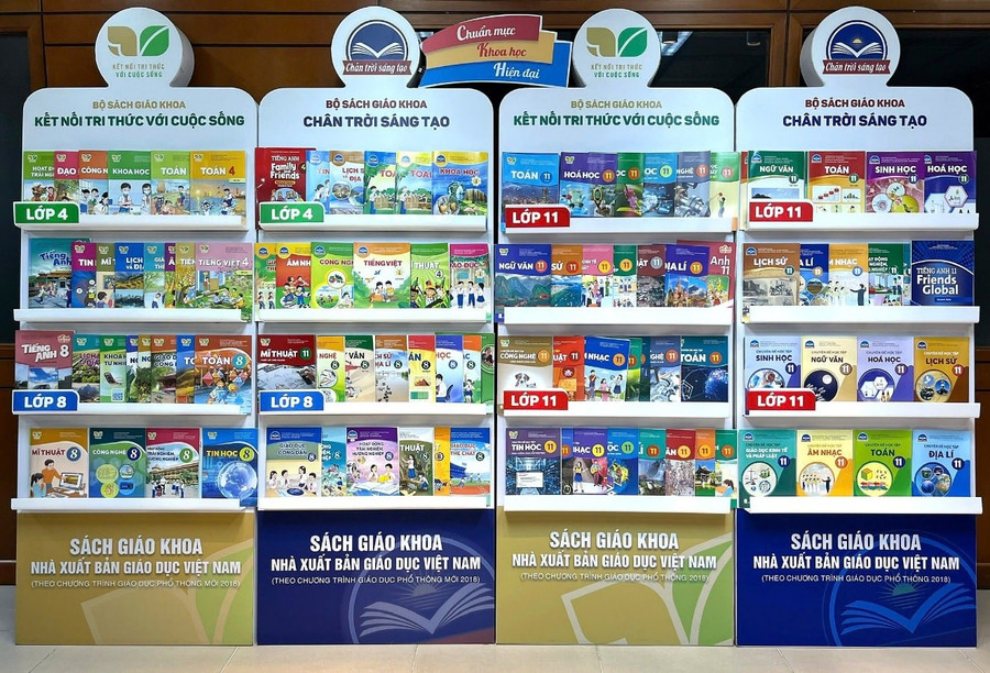 SGK lớp 4, 8, 11 thuộc bộ sách Kết nối tri thức với cuộc sống và Chân trời sáng tạo. Ảnh: NXBGDVN. nxb-2.jpg