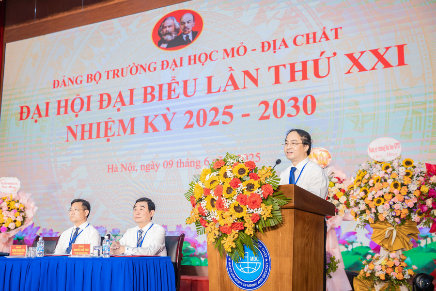 PGS.TS Trần Xuân Trường - Bí thư Đảng ủy trường, Chủ tịch Hội đồng Trường Đại học Mỏ - Địa chất. mo-2.jpg