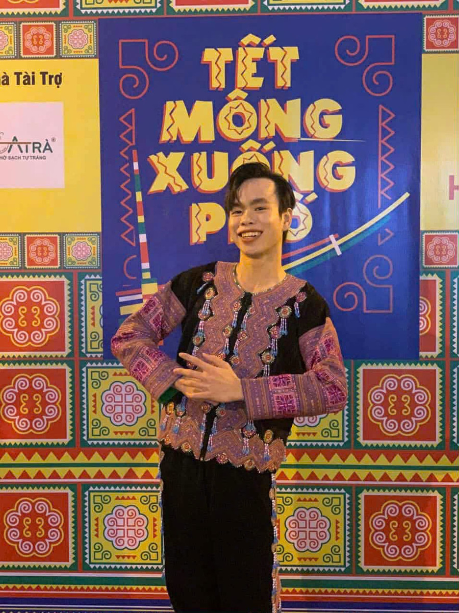 Lèng Minh Tuấn, sinh viên năm 2 chuyên ngành Sư phạm Âm nhạc, Trường Đại học Sư phạm Hà Nội. Ảnh NVCC. tuan-1.jpg