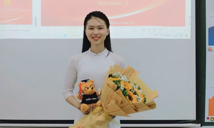 Đinh Thị Kiều Trinh trở thành thủ khoa đầu ra ngành Công nghệ kỹ thuật khuôn mẫu, Trường ĐH Công nghiệp Hà Nội năm 2024. Ảnh NVCC.