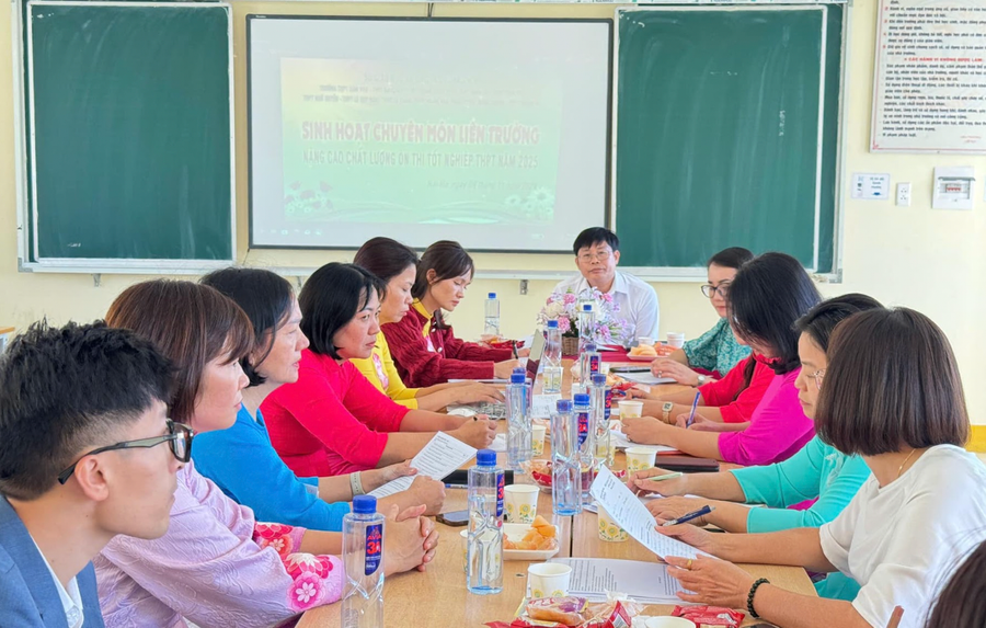 Trường THPT Lê Chân tổ chức Sinh hoạt chuyên môn Nâng cao chất lượng ôn thi Tốt nghiệp THPT 2025.