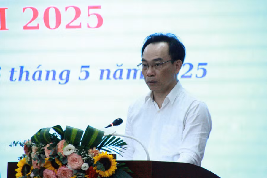 Thứ trưởng Bộ GD&ĐT Hoàng Minh Sơn phát biểu tại Hội nghị. Ảnh DĐ