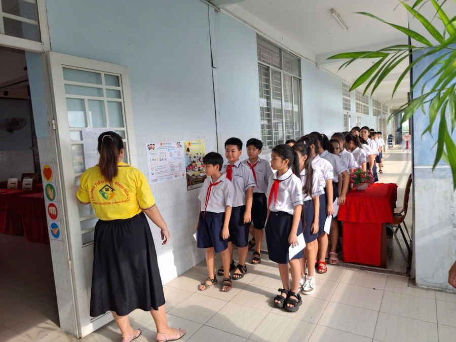Học sinh Trường tiểu học Bình Hoà 2 (Bình Dương) tham gia đánh giá.