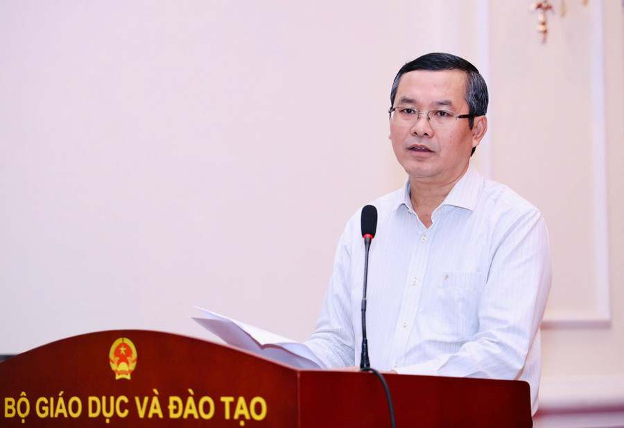 Thứ trưởng Bộ GD&ĐT Nguyễn Văn Phúc phát biểu.