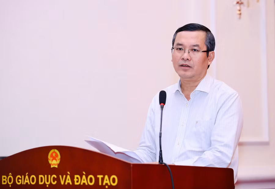 Thứ trưởng Bộ GD&ĐT Nguyễn Văn Phúc phát biểu.