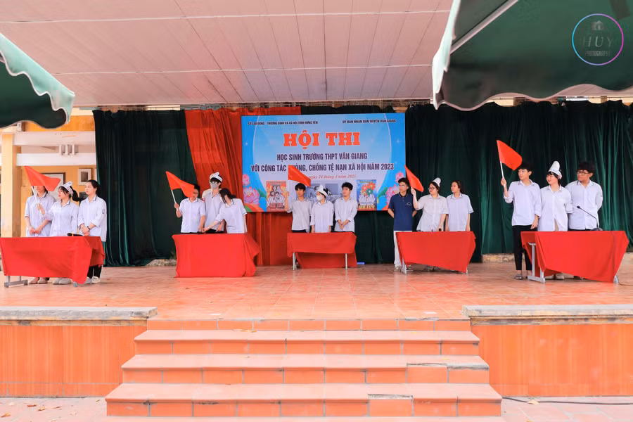 Trường THPT Văn Giang (Hưng Yên) tổ chức lồng ghép hoạt động giáo dục phòng, chống tác hại thuốc lá qua các hội thi. Ảnh NTCC.