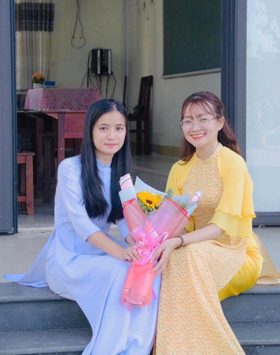 Cô Mai Thị Lệ Huyền (bên phải). giang-2.jpg