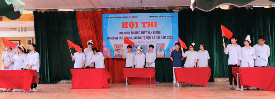 Trường THPT Văn Giang (huyện Văn Giang, tỉnh Hưng Yên) tổ chức hội thi về phòng chống các tệ nạn xã hội. Ảnh NTCC.