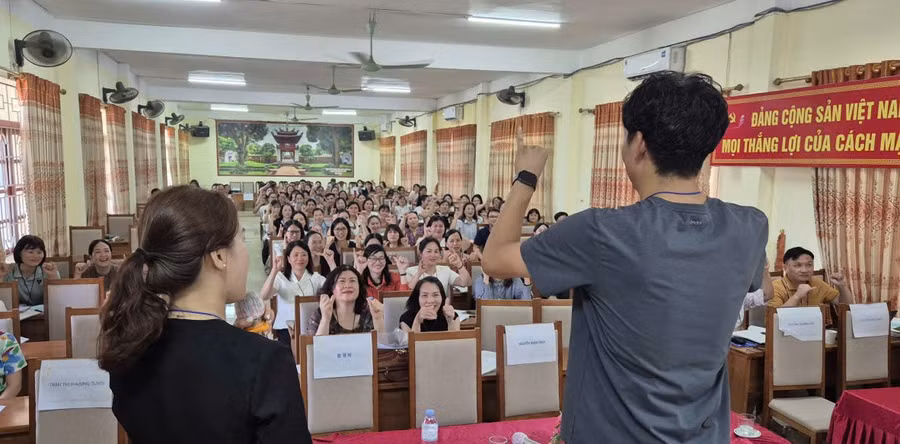 Khoá tập huấn có hơn 100 cán bộ quản lý, giáo viên đến từ các Sở GD&ĐT và các cơ sở giáo dục thuộc 15 tỉnh, thành phố.