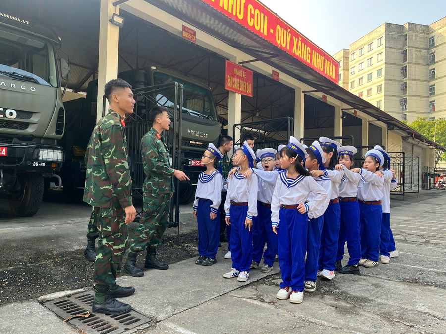 Học sinh được tham gia các hoạt động trải nghiệm. tay-tuu-1.jpg