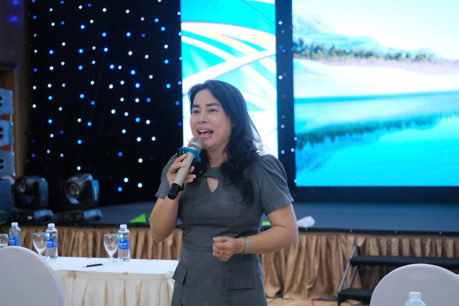 Đại diện Trường Đại học Sư phạm TP. Hồ Chí Minh chia sẻ kinh nghiệm về tập huấn giảng viên, xây dựng tài liệu để lồng ghép HTQC vào giáo dục đại học. hanh-4.jpg