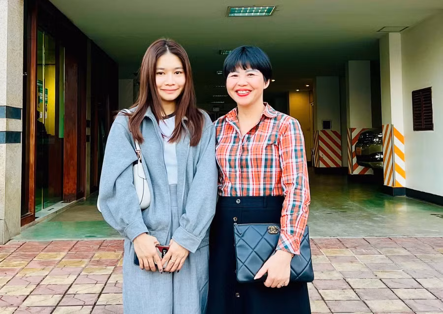 PGS.TS Đặng Thị Thanh Lê cùng Chindalath Inthilat. Ảnh NVCC.