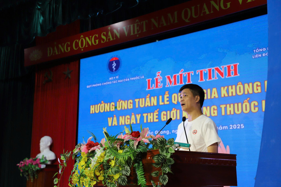 Ông Ngọ Duy Hiểu - Phó Chủ tịch Tổng Liên đoàn Lao động Việt Nam phát biểu. thuoc-la-4.jpg