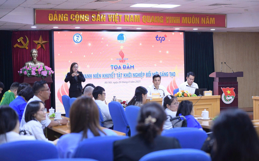 Quang cảnh buổi toạ đàm.