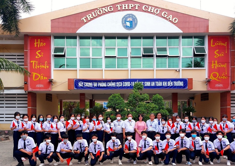 Học sinh Trường THPT Cho Gao (Tien Giang).