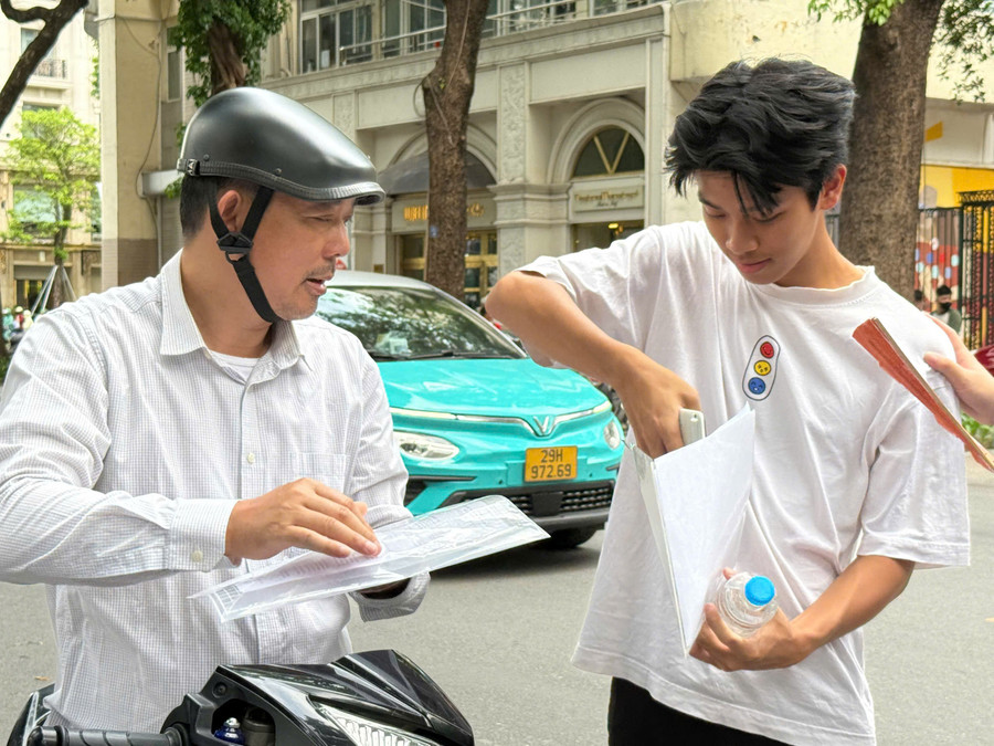 Lời dặn dò của phụ huynh cho thí sinh trước khi bước vào môn thi thứ hai. thi-sinh-2.jpg