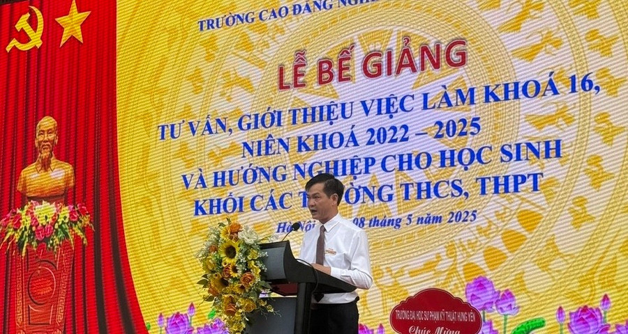 Ông Đặng An Bình, Hiệu trưởng Trường Cao đẳng nghề Kỹ thuật Công nghệ phát biểu. binh-2.jpg