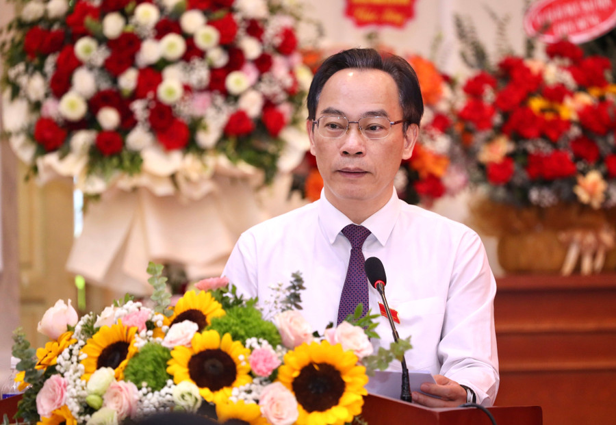 Đồng chí Hoàng Minh Sơn - Ủy viên Ban Thường vụ Đảng ủy, Trưởng Ban Tổ chức Đảng ủy, Thứ trưởng Bộ GD&ĐT. dang-bo-4.jpg