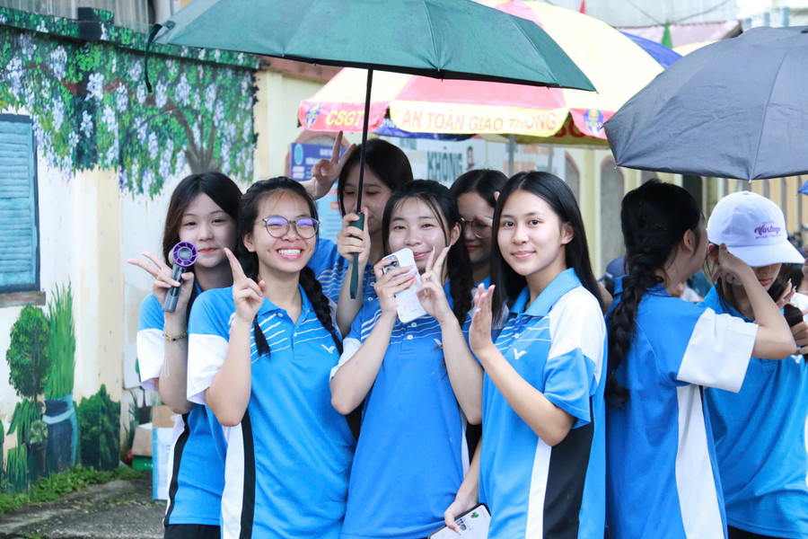 Thí sinh Lạng Sơn kết thúc môn thi cuối. thi-12.jpg