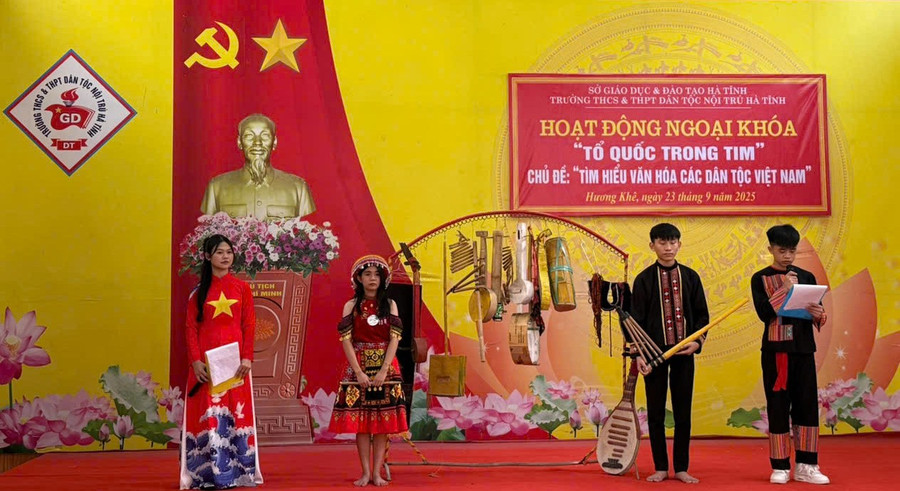 Trường THCS & THPT Dân tộc Nội trú tỉnh Hà Tĩnh tham gia tiết ngoại khoá.
