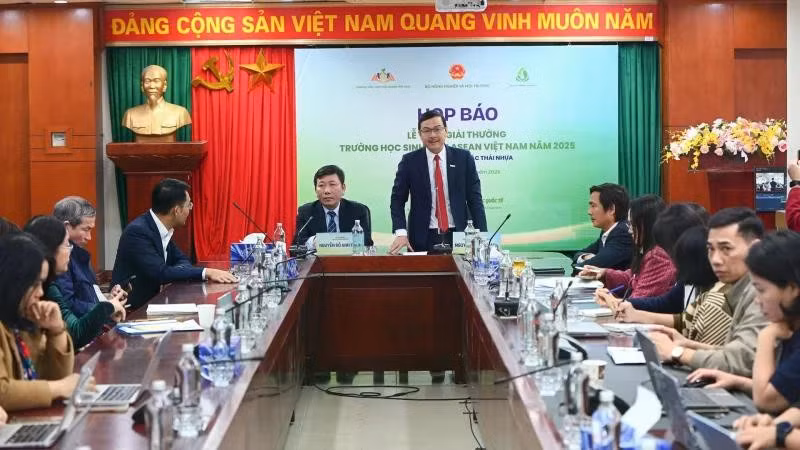 Quang cảnh họp báo.