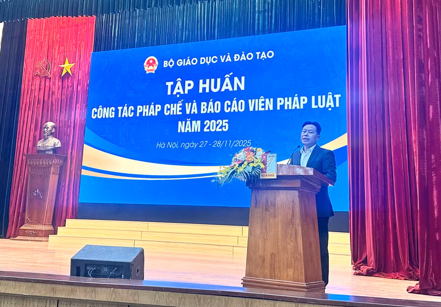 Thứ trưởng Bộ GD&ĐT Lê Quân phát biểu khai mạc. 