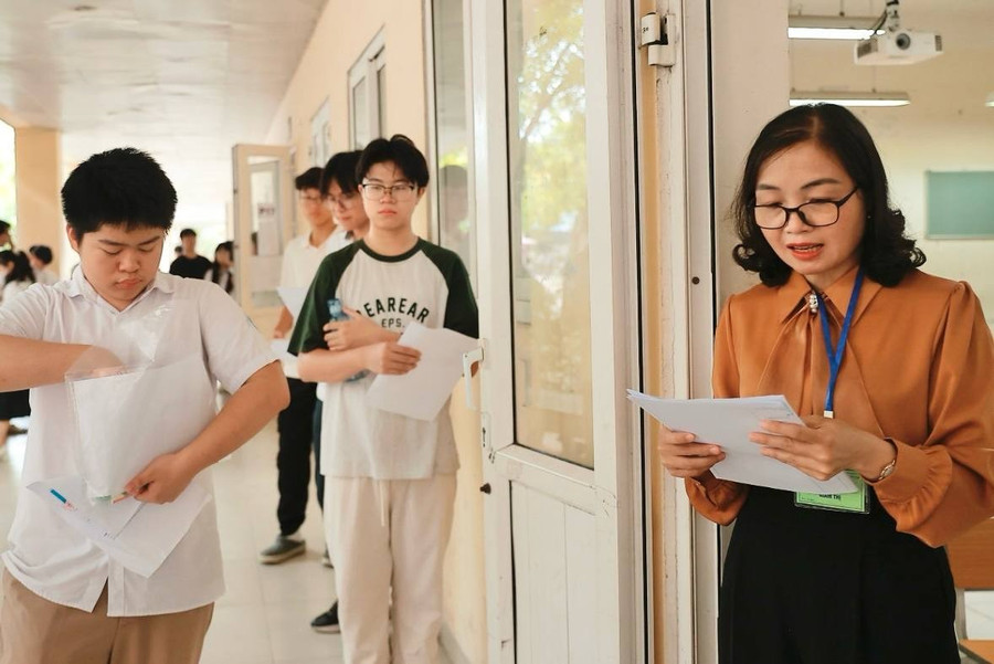 Thí sinh tại điểm thi Trường THPT Nguyễn Gia Thiều. Ảnh Xuân Phú. thi-sinh-1.jpg