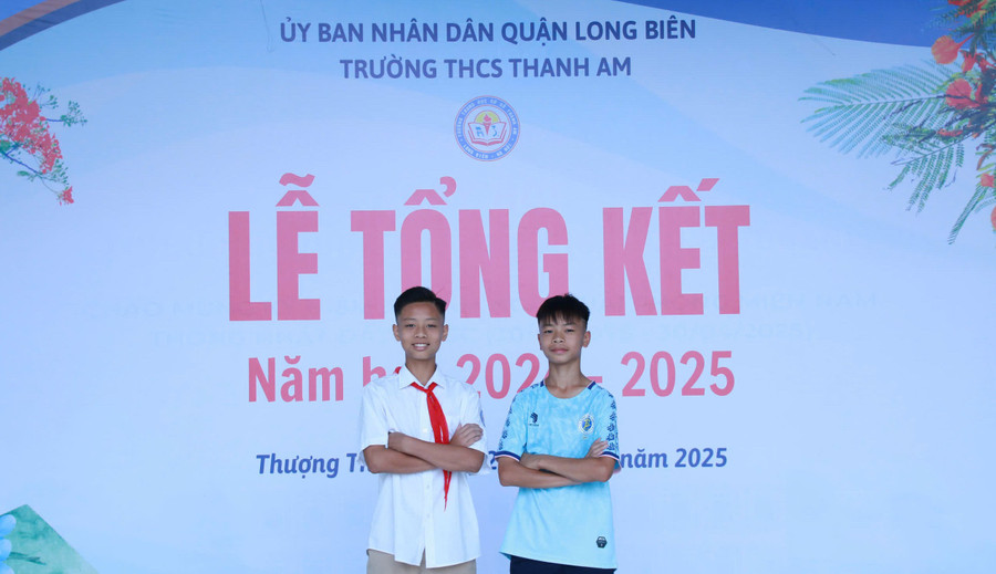 Trịnh Nguyên Khoa (bên trái) và Đỗ Văn Phát (bên phải).