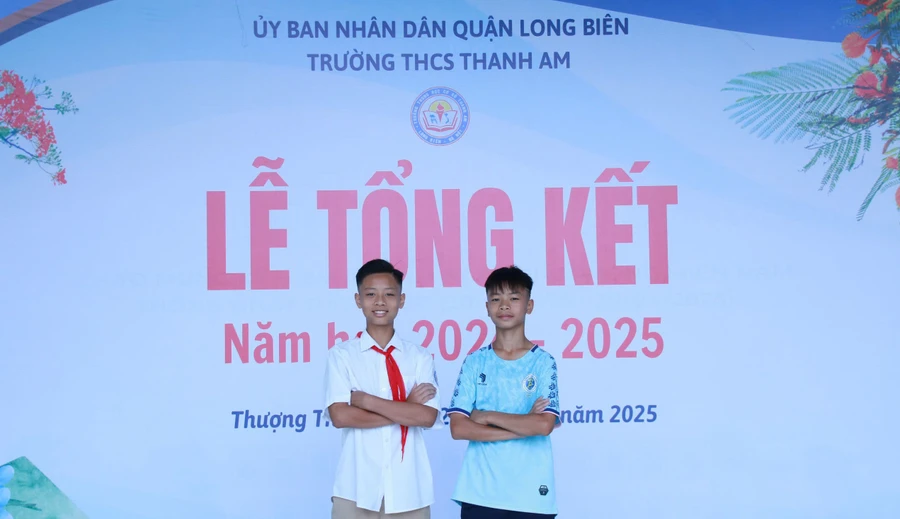 Trịnh Nguyên Khoa (bên trái) và Đỗ Văn Phát (bên phải).
