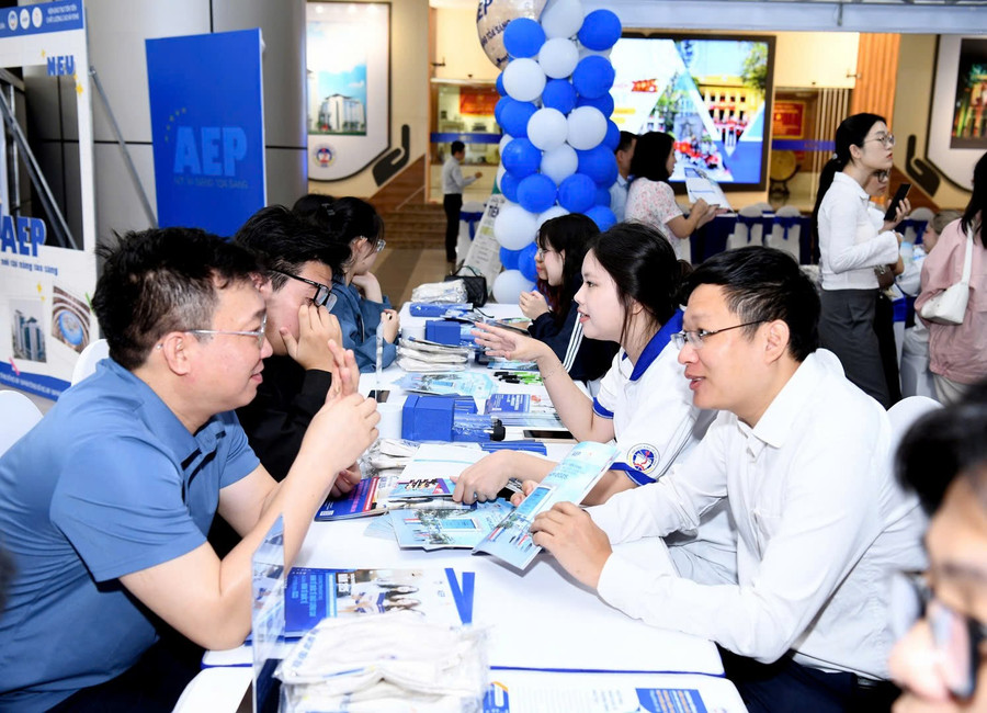 Viện Đào tạo Tiên tiến, Chất lượng cao & POHE tư vấn tuyển sinh. ts-ktqd.jpg