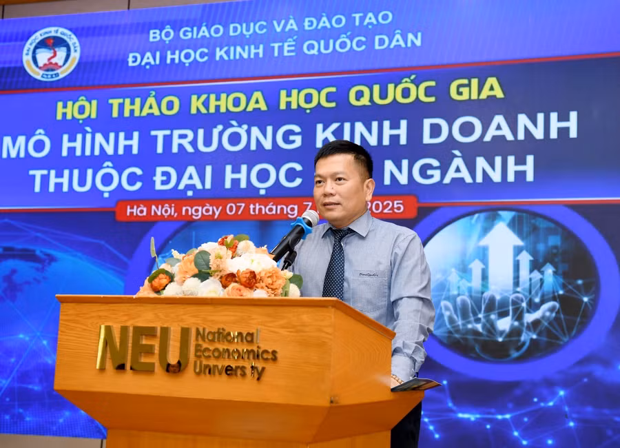 GS.TS Nguyễn Thành Hiếu - Phó Giám đốc Đại học Kinh tế Quốc dân phát biểu.