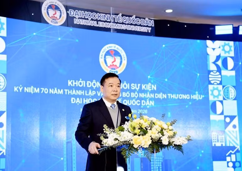 PGS.TS Bùi Huy Nhượng, Giám đốc ĐH Kinh tế Quốc dân phát biểu.