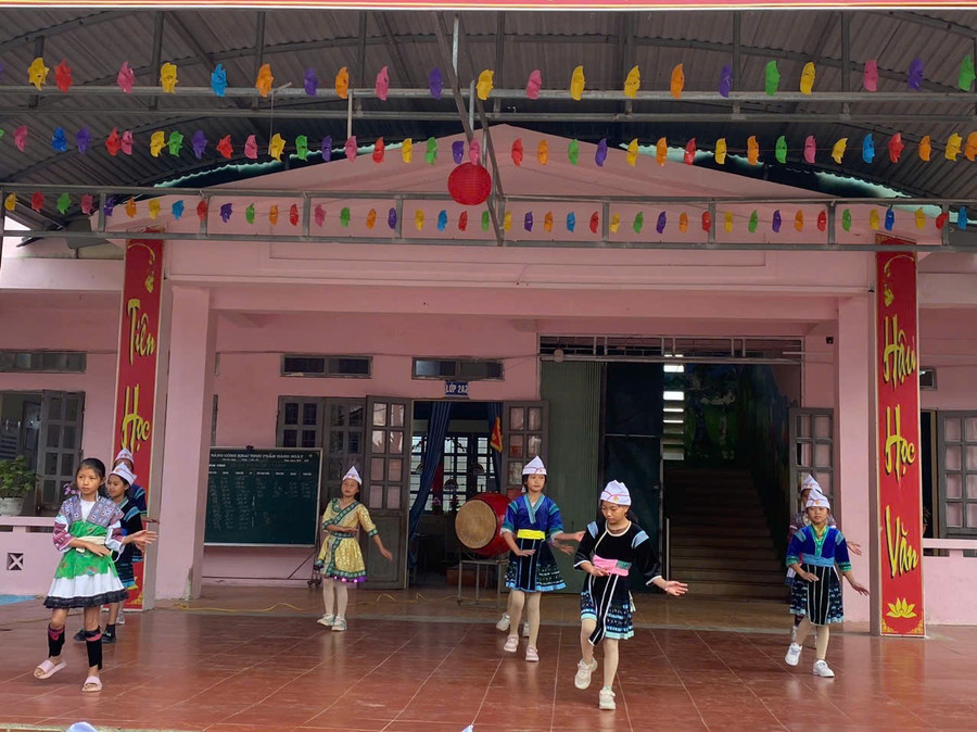 Học sinh Trường PTDTBT Tiểu học Dào San (Lai Châu) tham gia các hoạt động ngoài giờ. hai-buoi.jpg